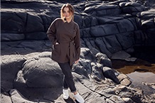 Frau mit winter pullover